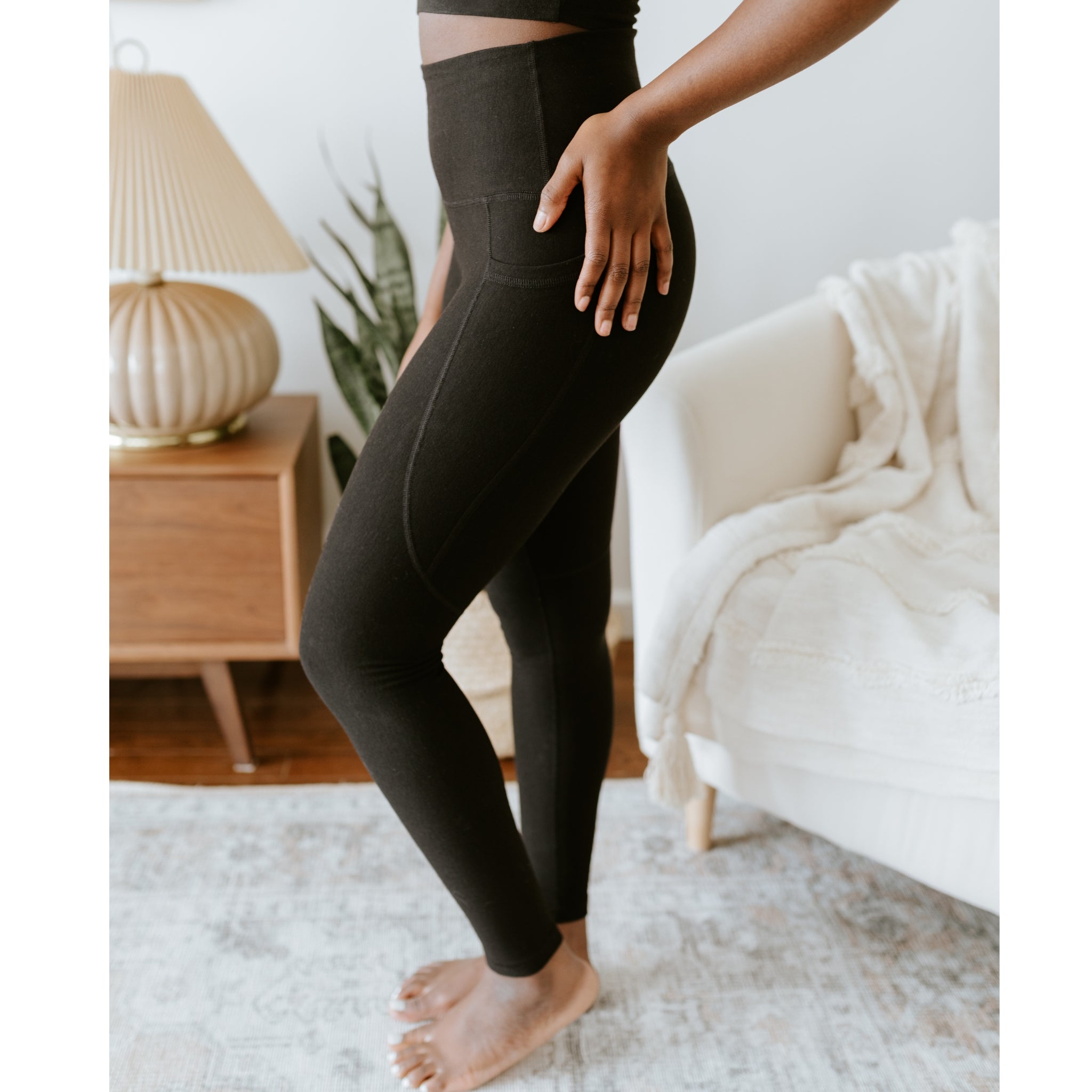 ALONG FIT Crossover Leggings for Women with Phone Pockets, 28'' Inseam Full  Length Non-See-Through Buttery Soft Yoga Pants : : Clothing